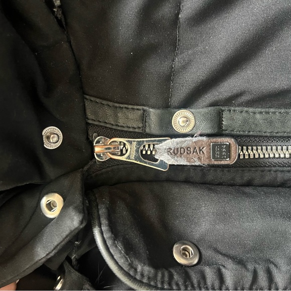 RUDSAK Women's Moda Black Puffer Coat - Picture 8 of 17